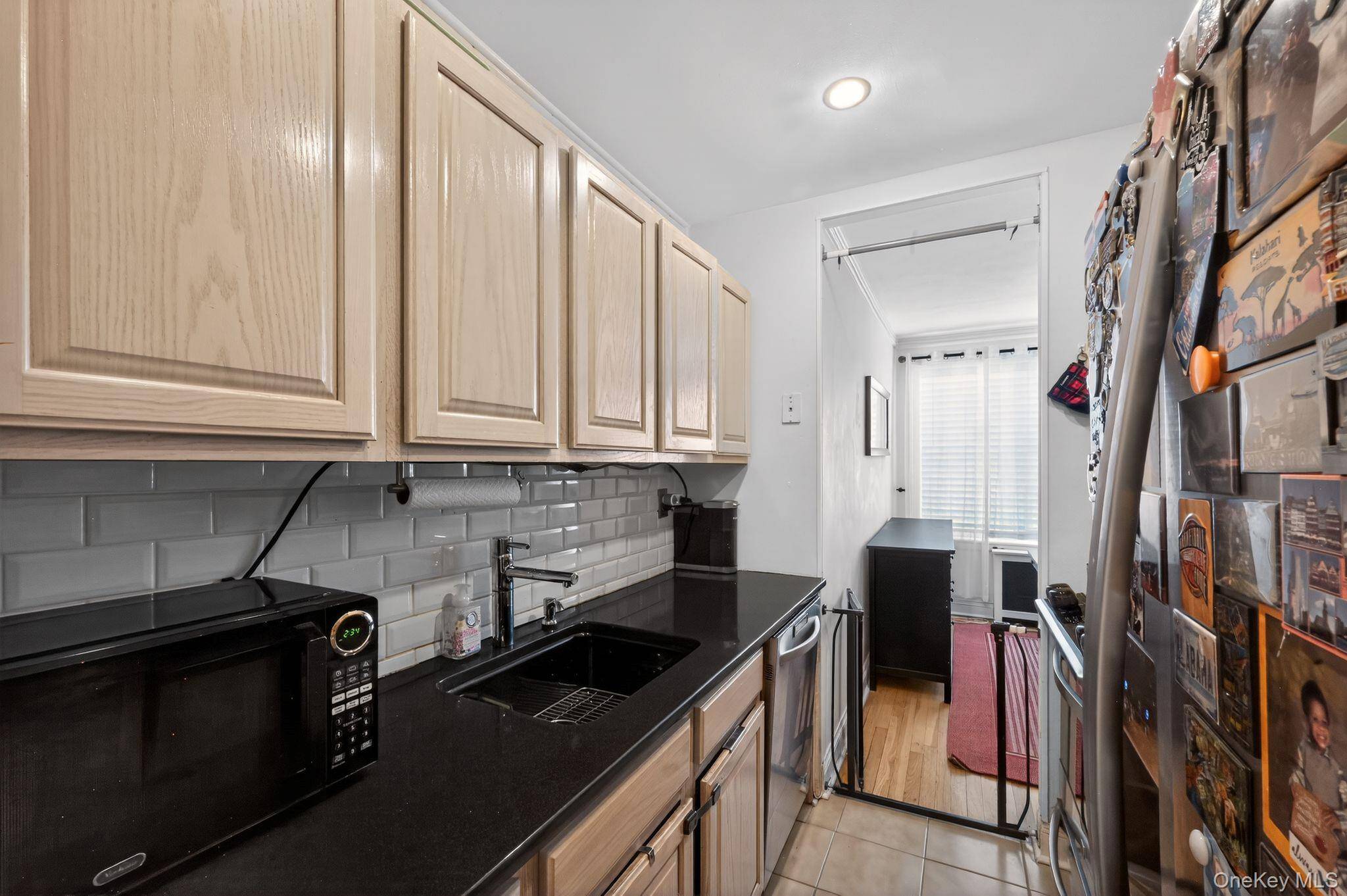 2 Bedroom Home for Sale in Yonkers - New York - USA - 6