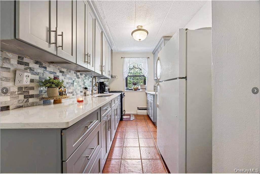 2 Bedroom Home for Sale in Yonkers - New York - USA - 2