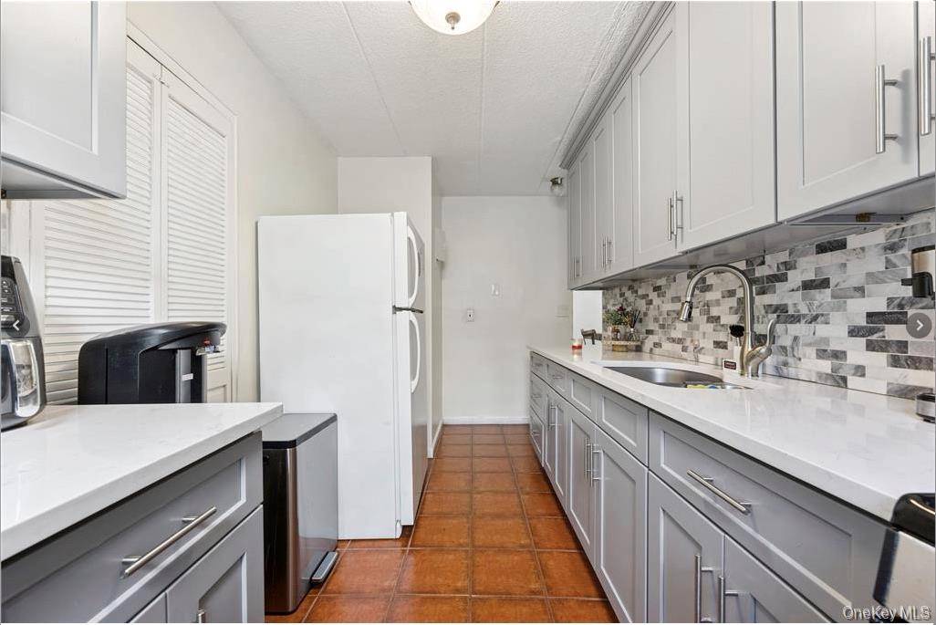 2 Bedroom Home for Sale in Yonkers - New York - USA - 3