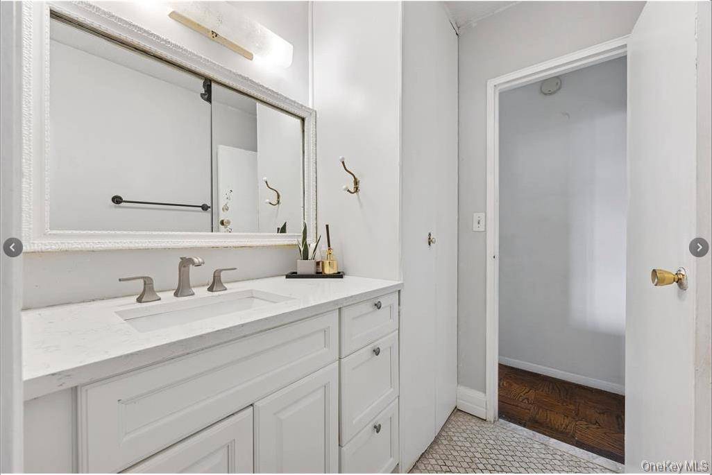 2 Bedroom Home for Sale in Yonkers - New York - USA - 6