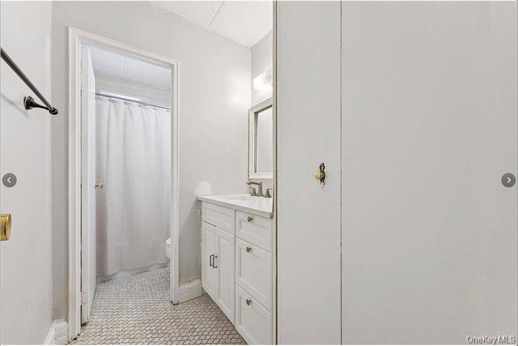 2 Bedroom Home for Sale in Yonkers - New York - USA - 7