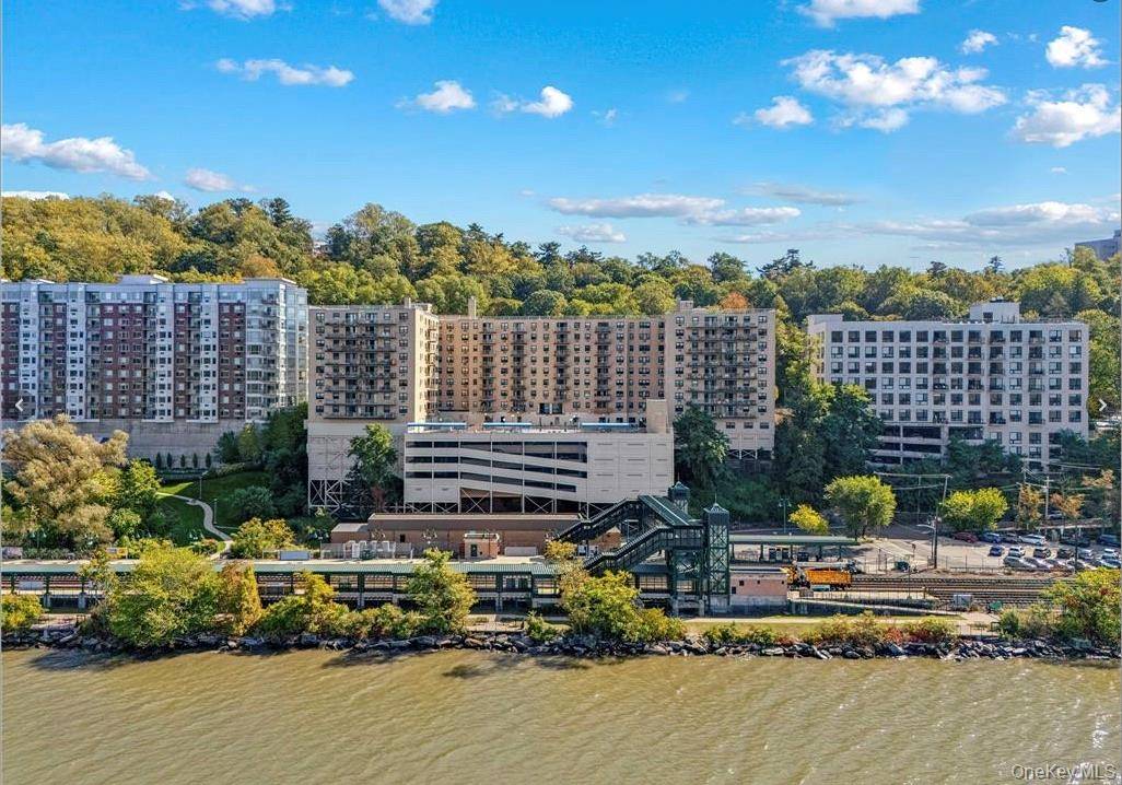 2 Bedroom Home for Sale in Yonkers - New York - USA - 8