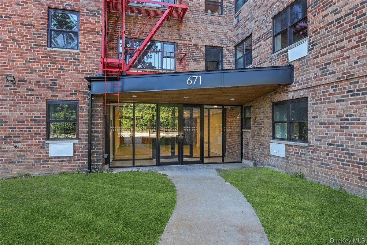 2 Bedroom Home for Sale in Yonkers - New York - USA - 2