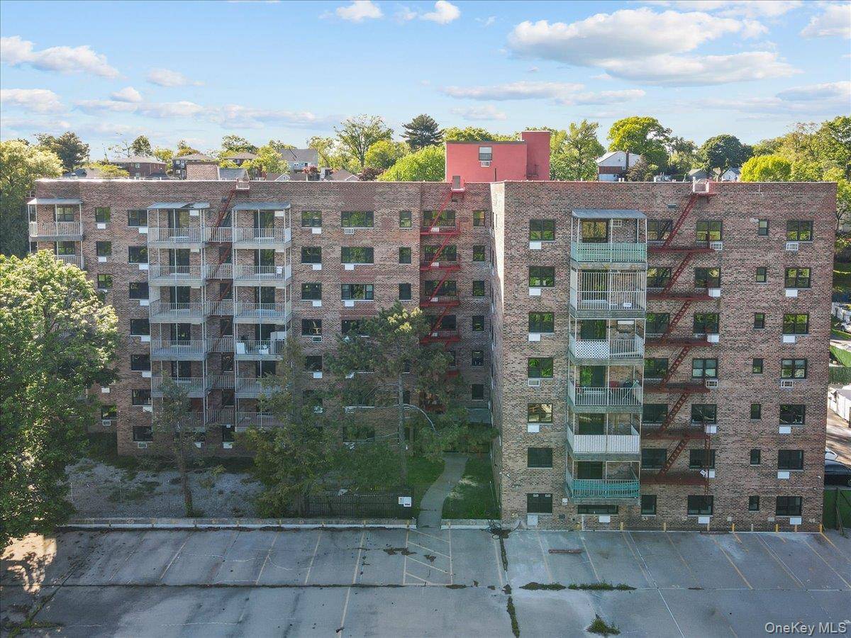 2 Bedroom Home for Sale in Yonkers - New York - USA - 3