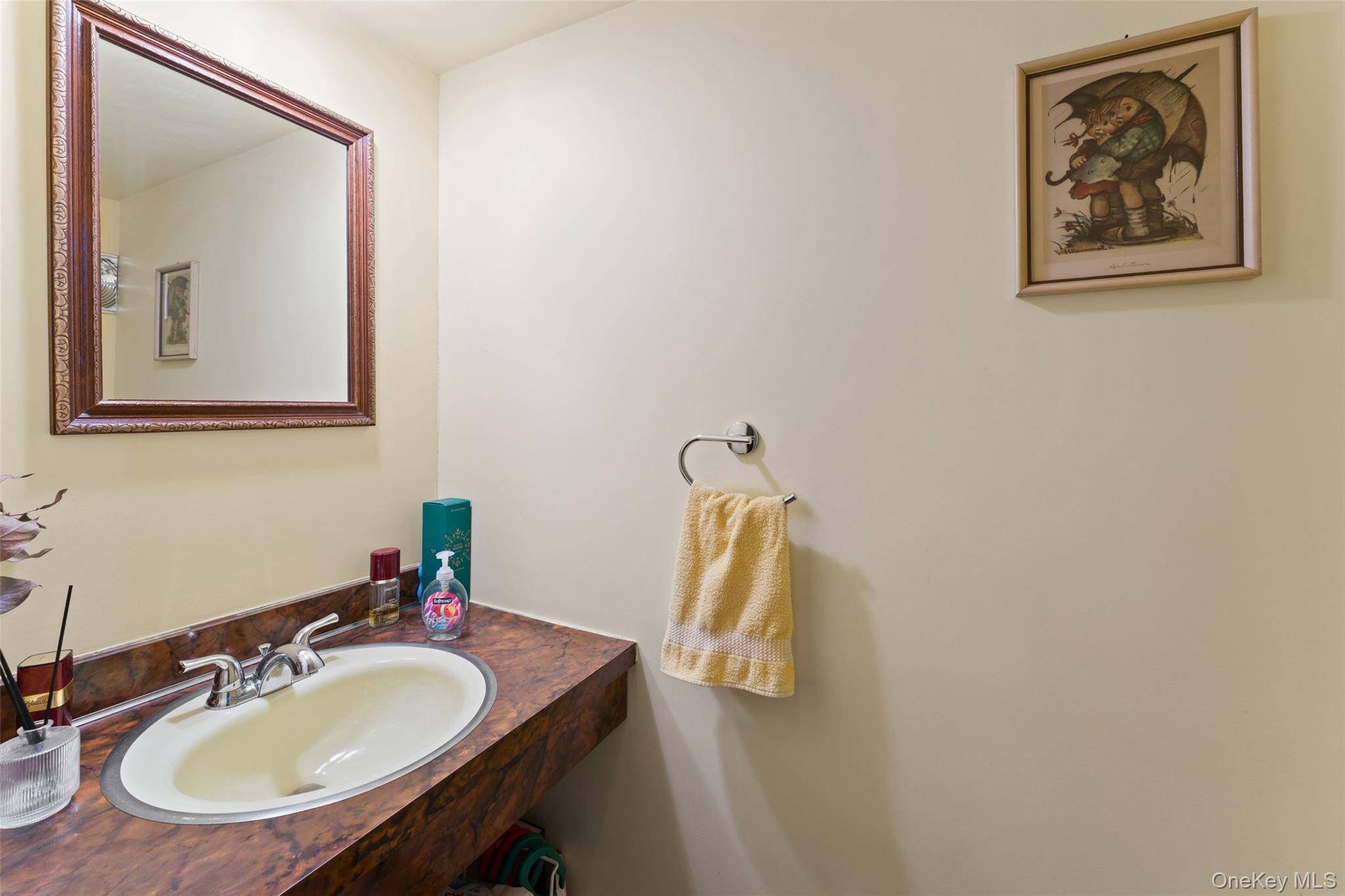 2 Bedroom Home for Sale in Yonkers - New York - USA - 8