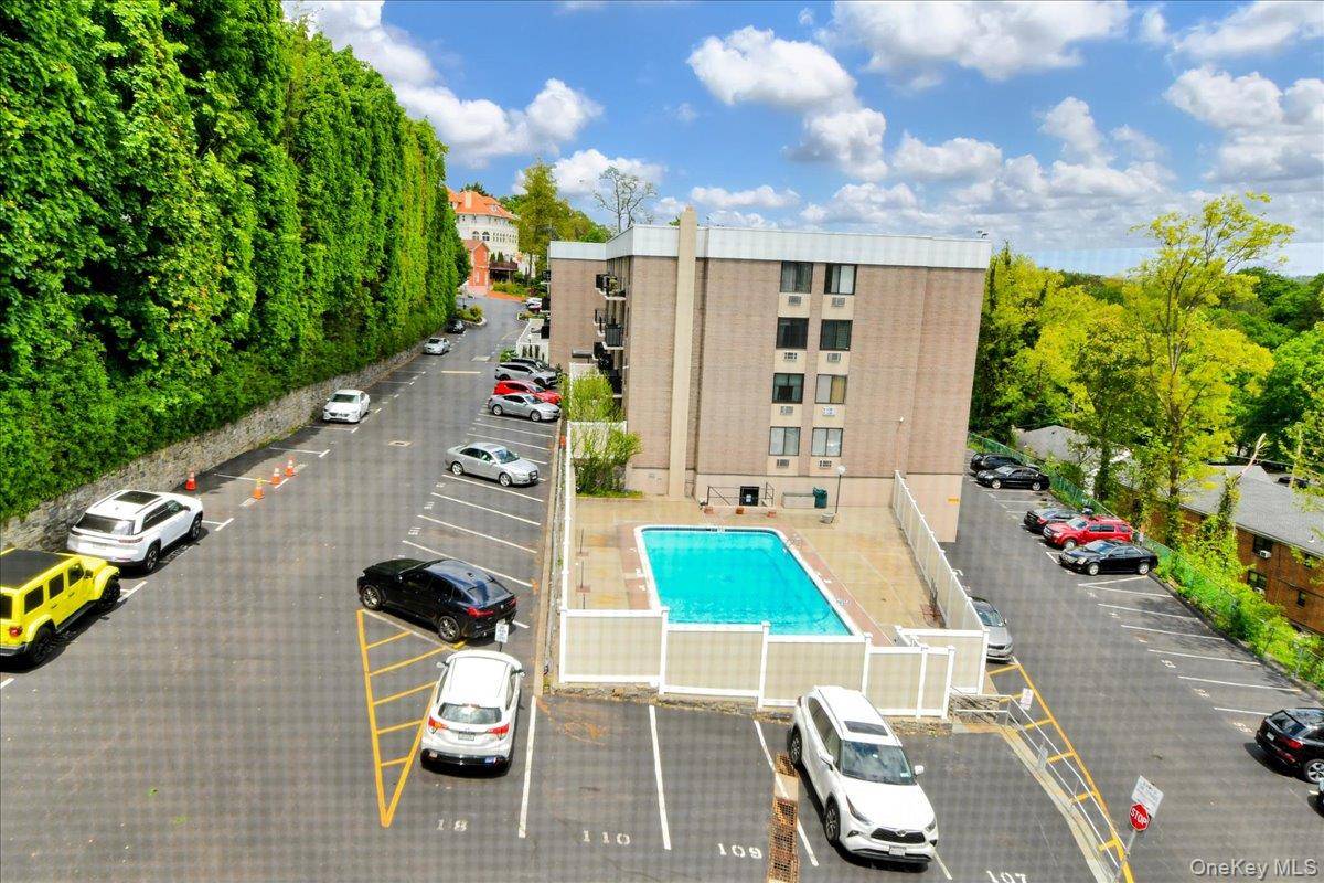 2 Bedroom Home for Sale in Yonkers - New York - USA - 6