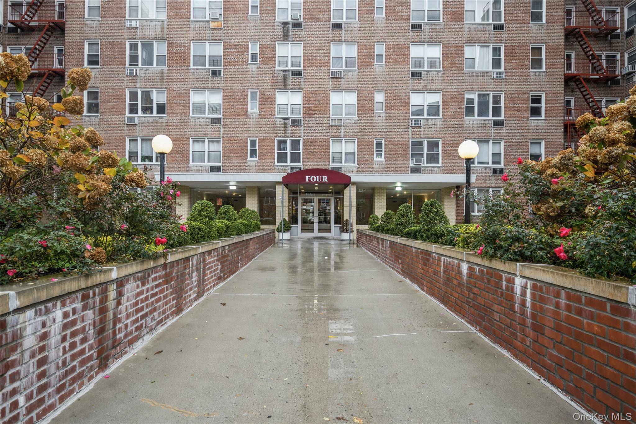 2 Bedroom Home for Sale in Yonkers - New York - USA - 1