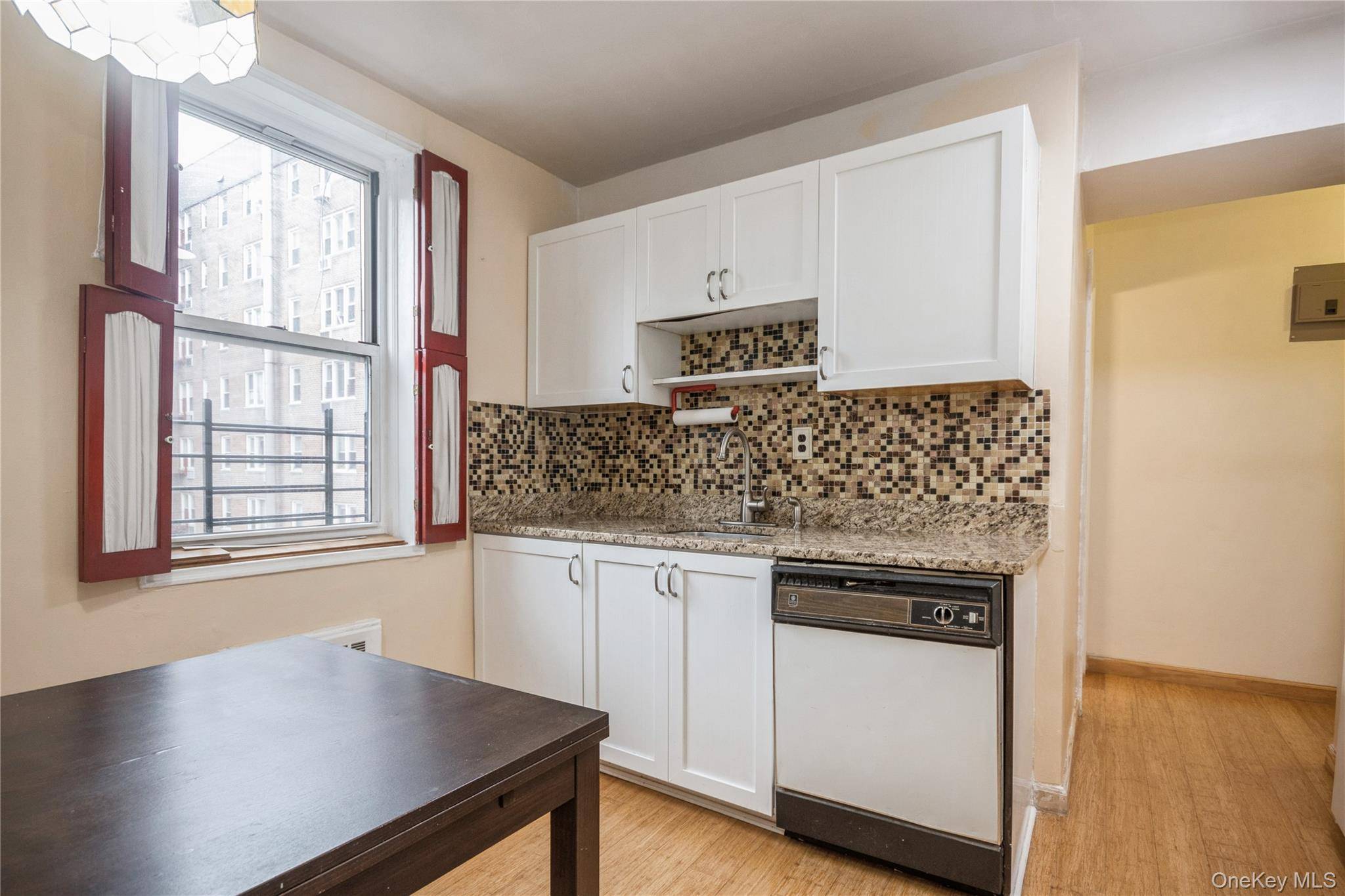 2 Bedroom Home for Sale in Yonkers - New York - USA - 7