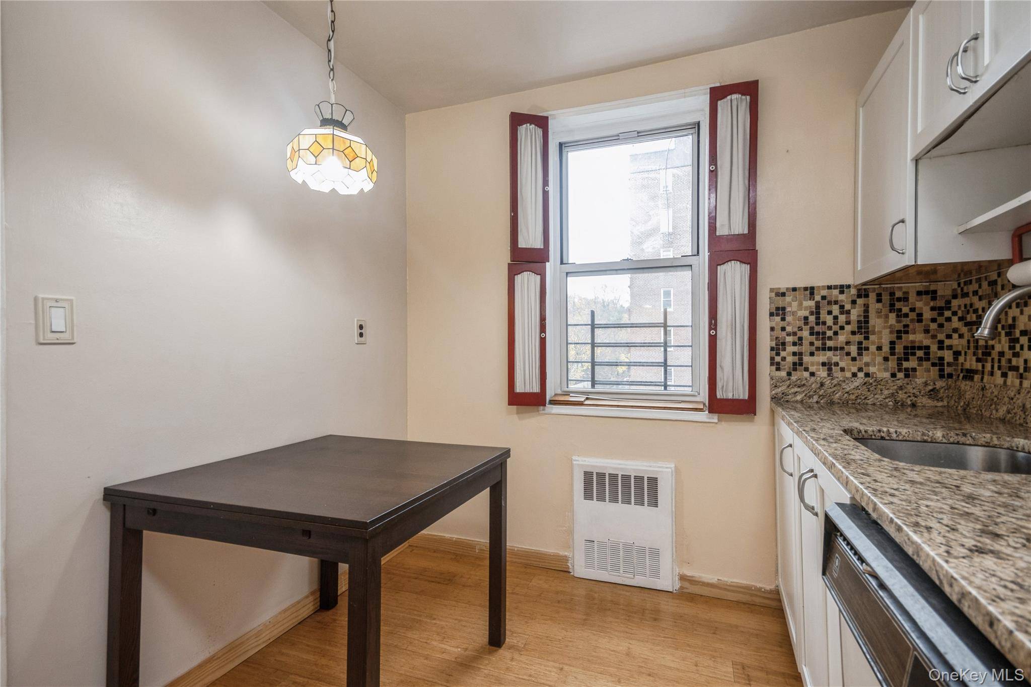2 Bedroom Home for Sale in Yonkers - New York - USA - 8