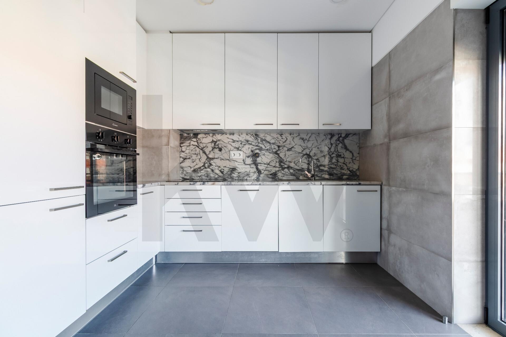 Apartamento com 3 Quartos à Venda em Amadora - Lisboa - Portugal - 3
