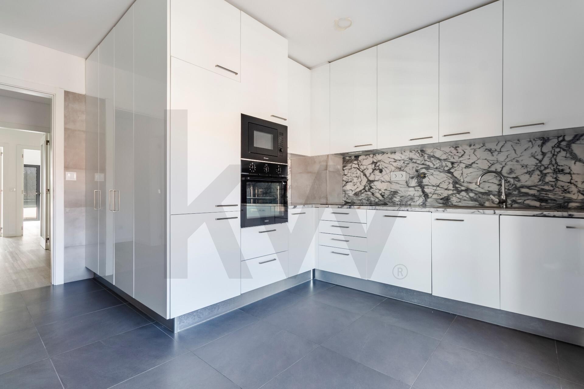 Apartamento com 3 Quartos à Venda em Amadora - Lisboa - Portugal - 4