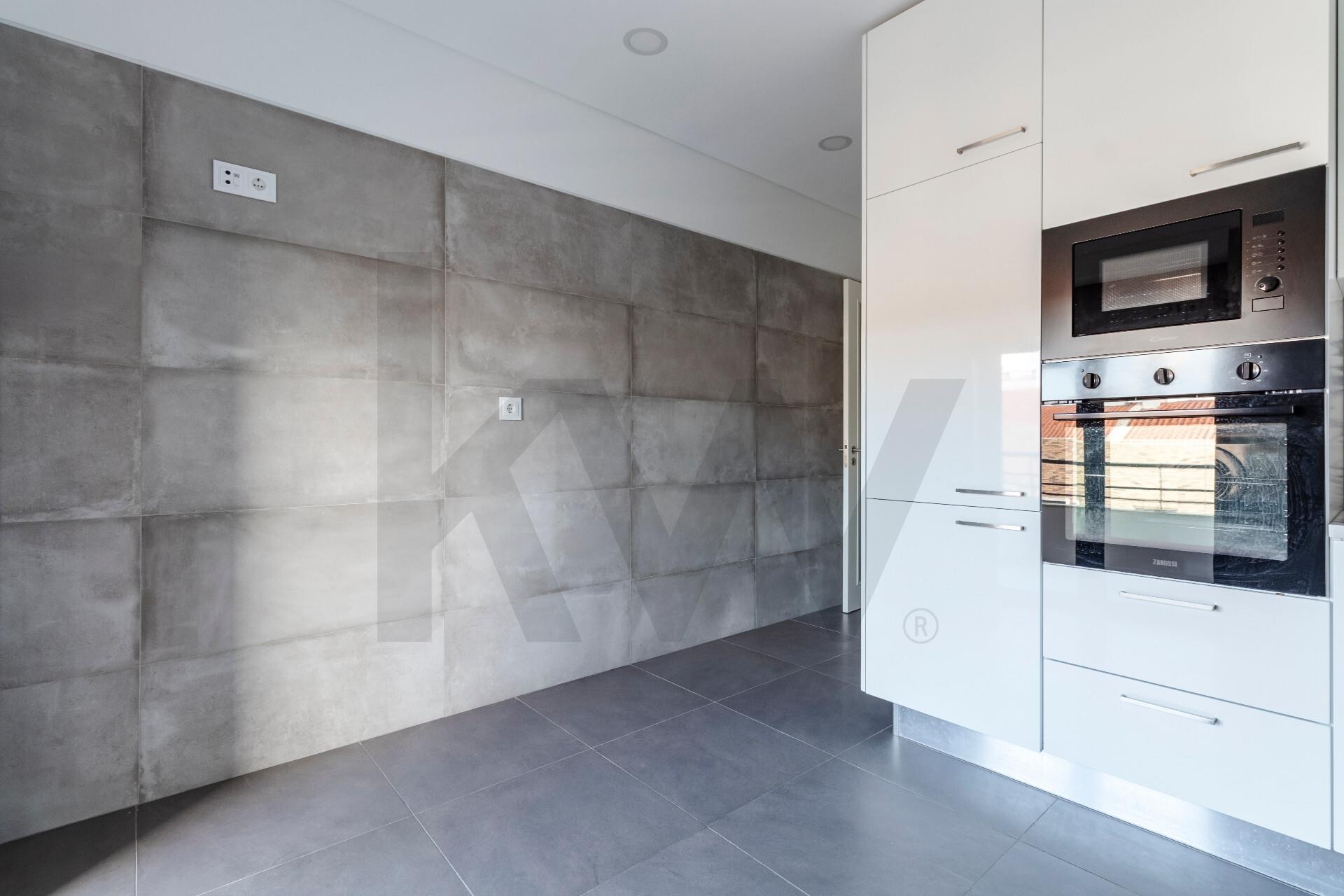 Apartamento com 3 Quartos à Venda em Amadora - Lisboa - Portugal - 5
