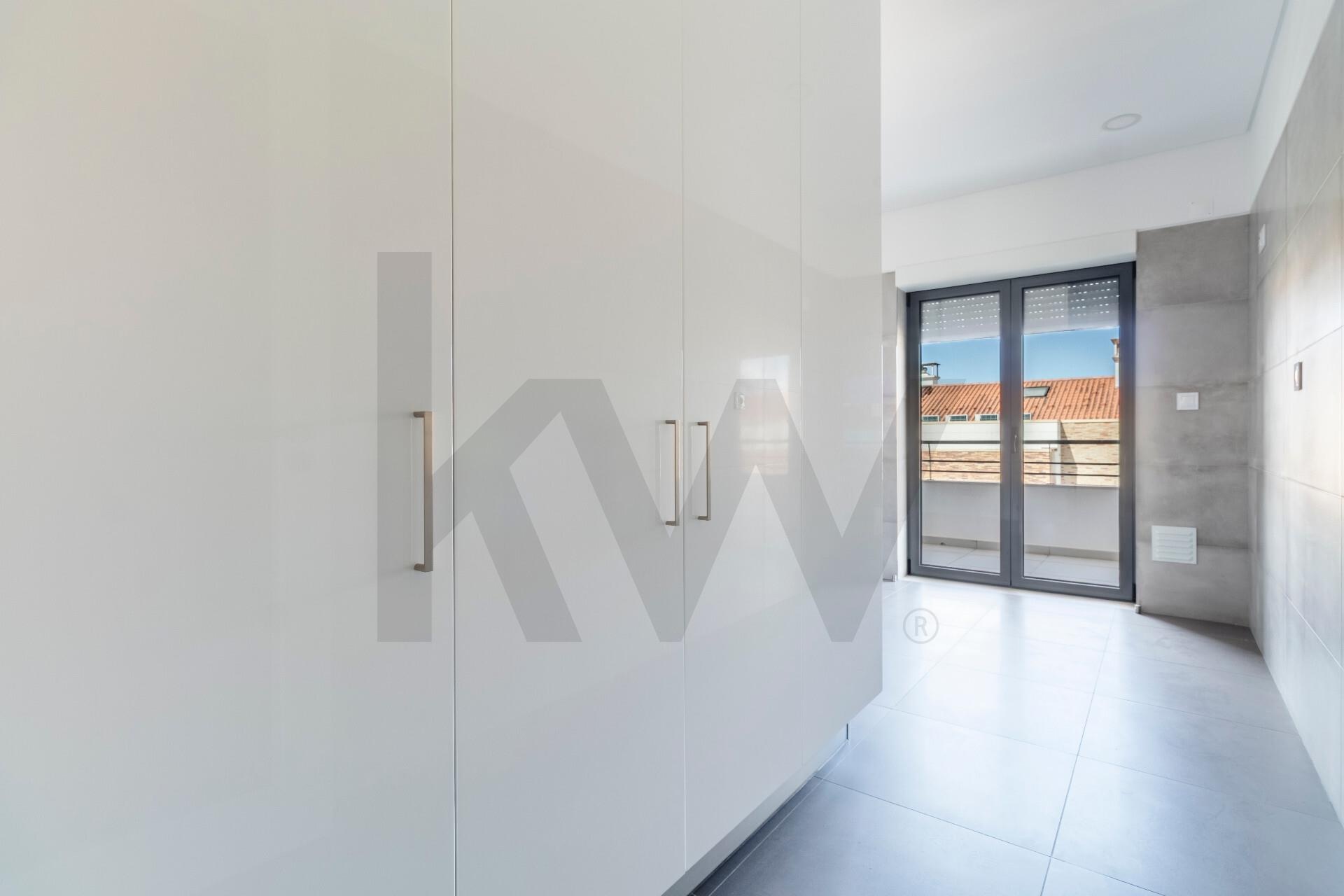 Apartamento com 3 Quartos à Venda em Amadora - Lisboa - Portugal - 6