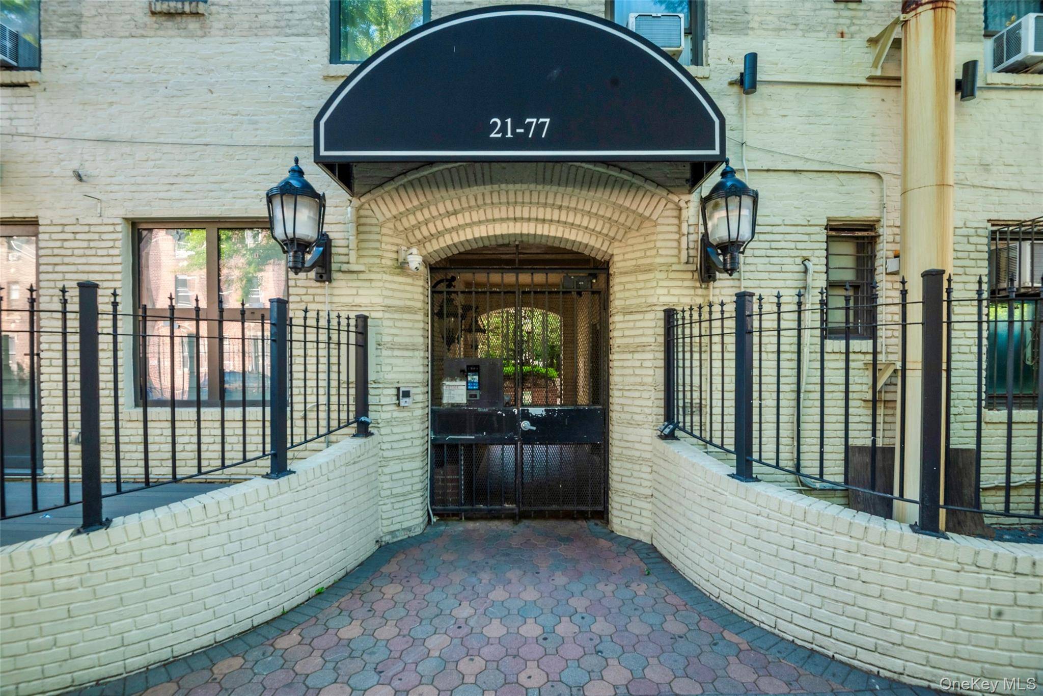 3 Bedroom Home for Sale in Astoria - New York - USA - 1