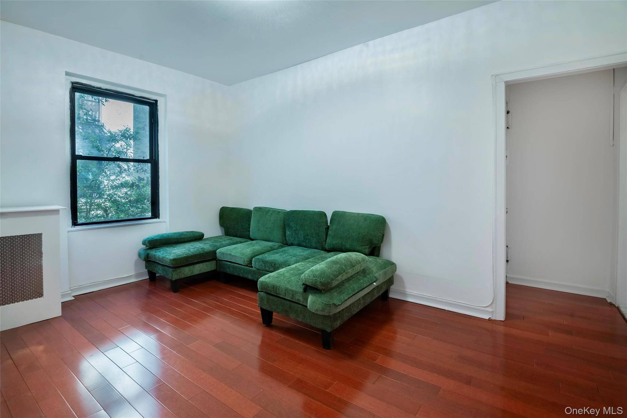 3 Bedroom Home for Sale in Astoria - New York - USA - 4