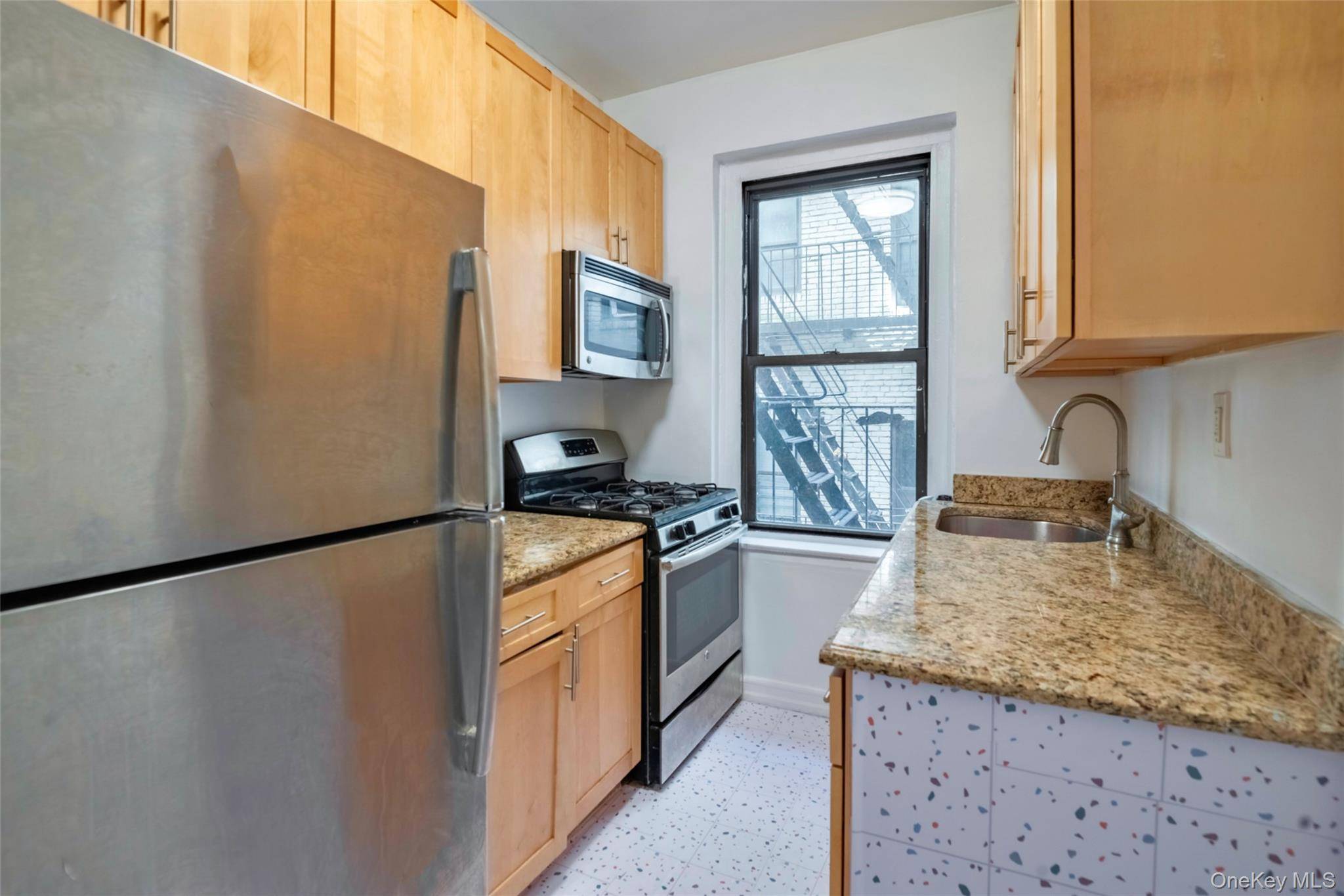 3 Bedroom Home for Sale in Astoria - New York - USA - 5