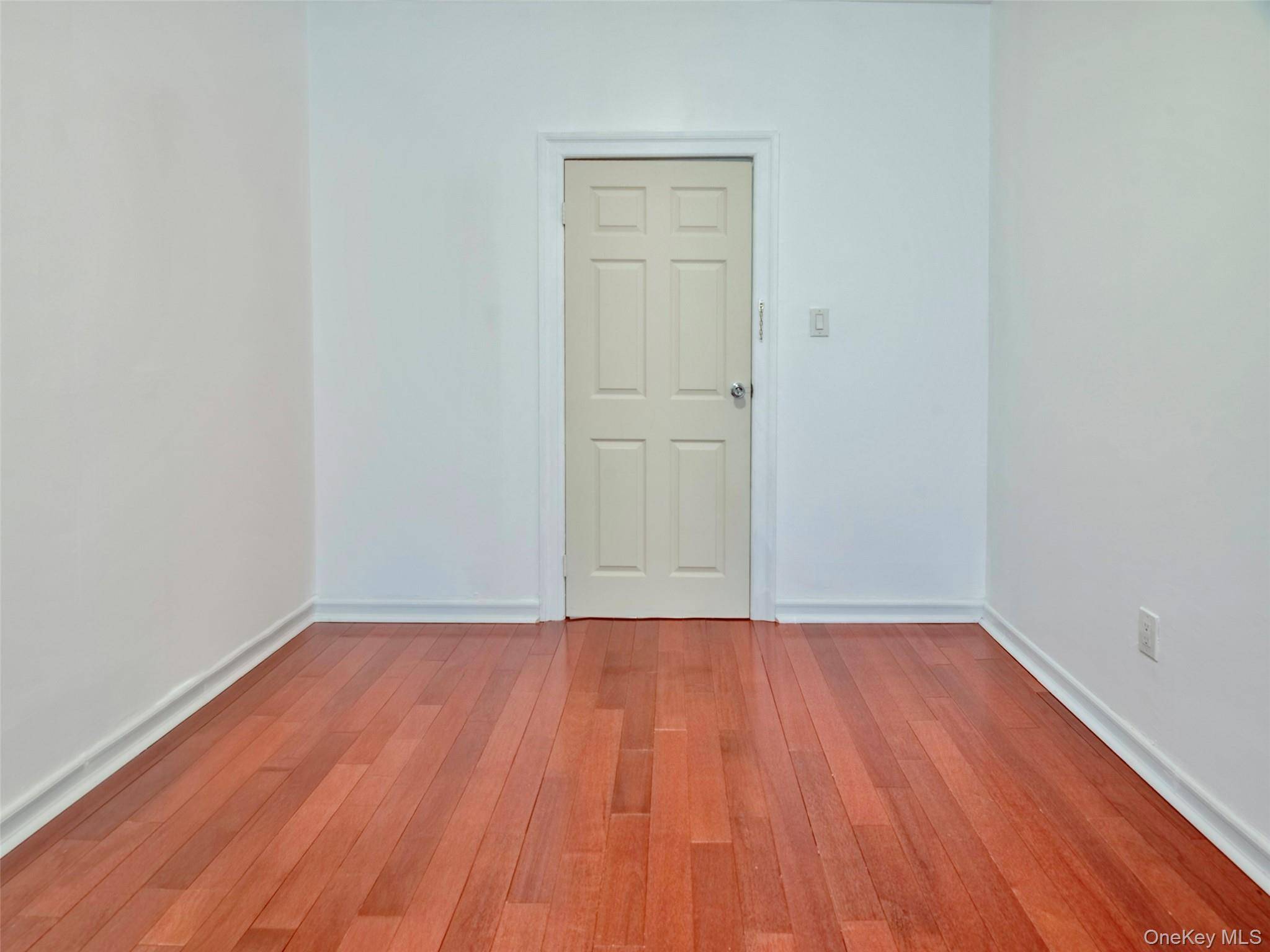 3 Bedroom Home for Sale in Astoria - New York - USA - 7