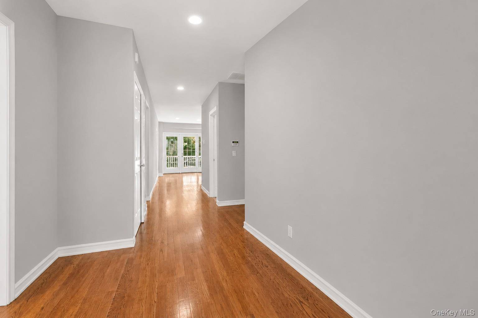 Apartamento de 3 Dormitorios en Venta en Bay Shore - Nueva York - EE. UU. - 3