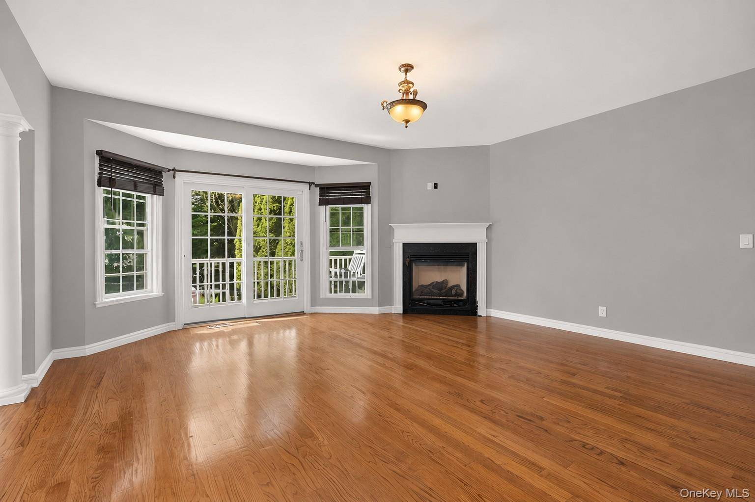 Apartamento de 3 Dormitorios en Venta en Bay Shore - Nueva York - EE. UU. - 5