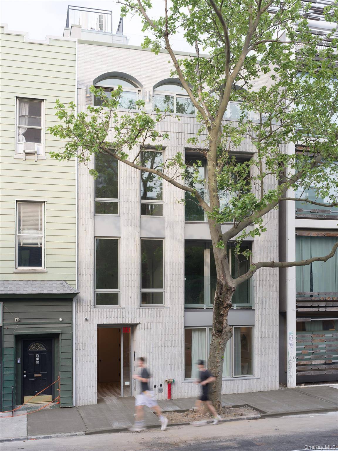 3 Bedroom Home for Sale in Brooklyn - New York - USA - 2