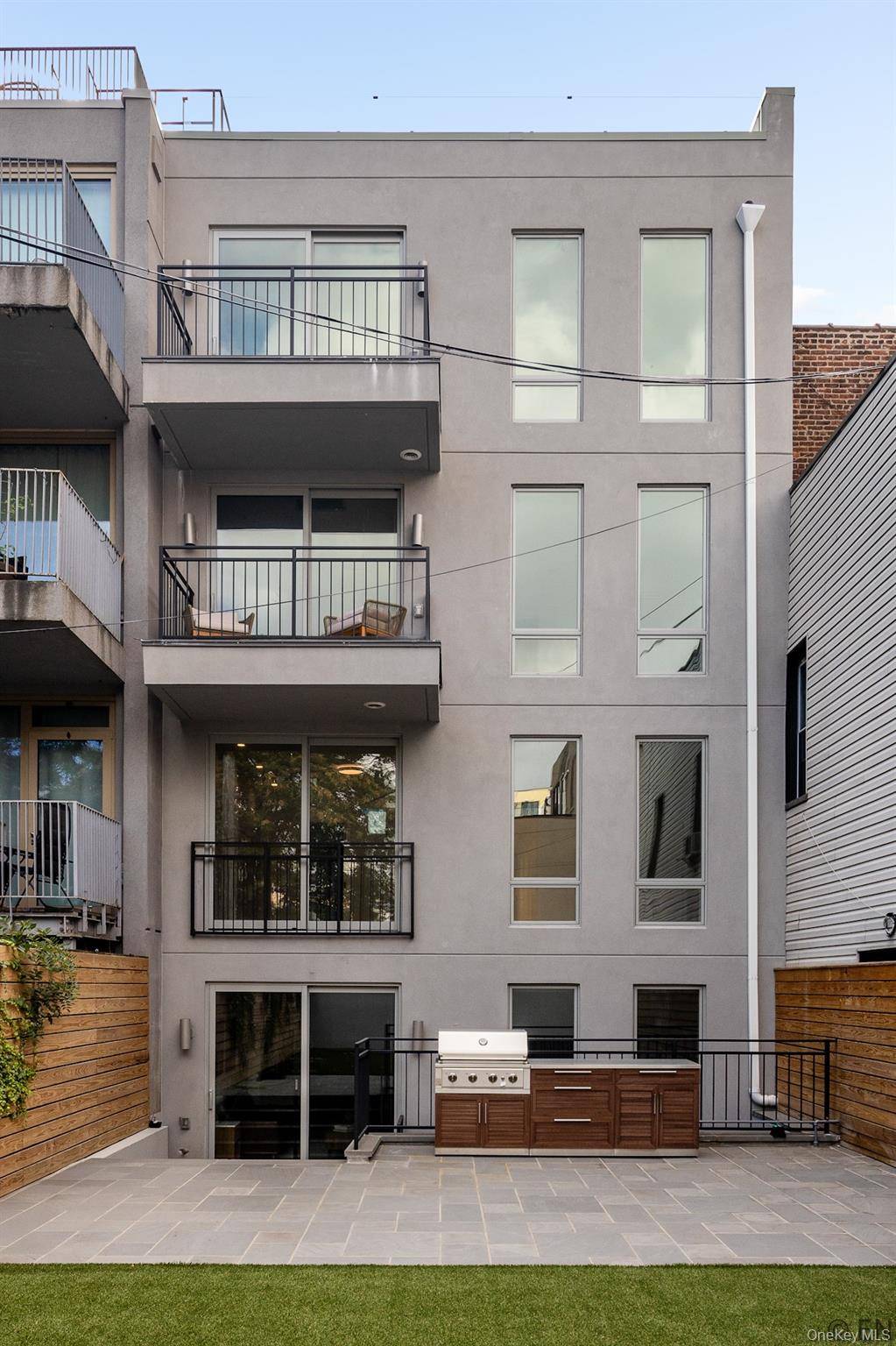 3 Bedroom Home for Sale in Brooklyn - New York - USA - 4