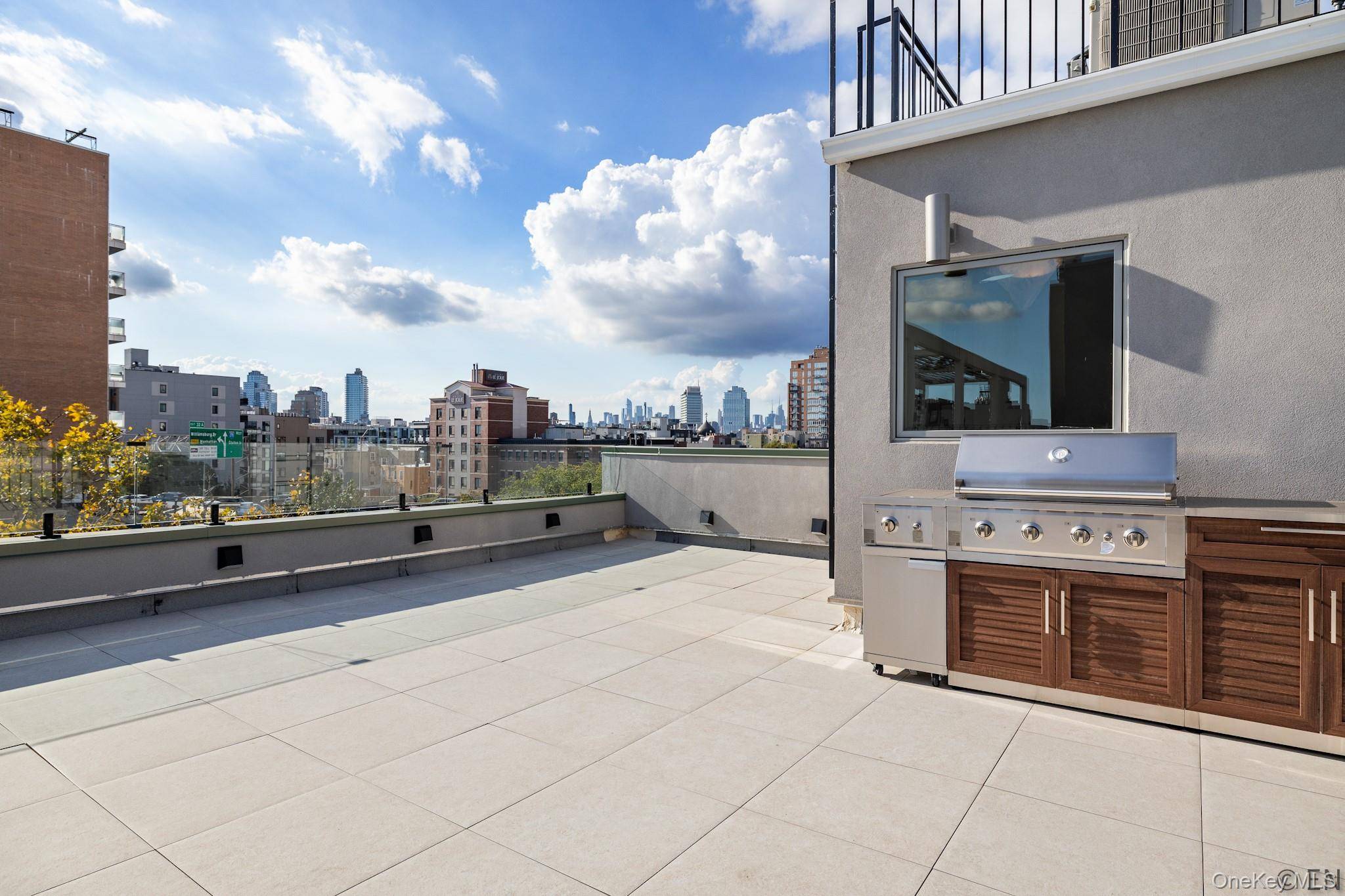 3 Bedroom Home for Sale in Brooklyn - New York - USA - 5