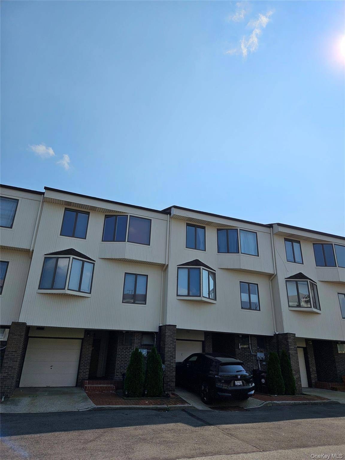 Apartamento com 3 Quartos à Venda em College Point - Nova Iorque - EUA - 1