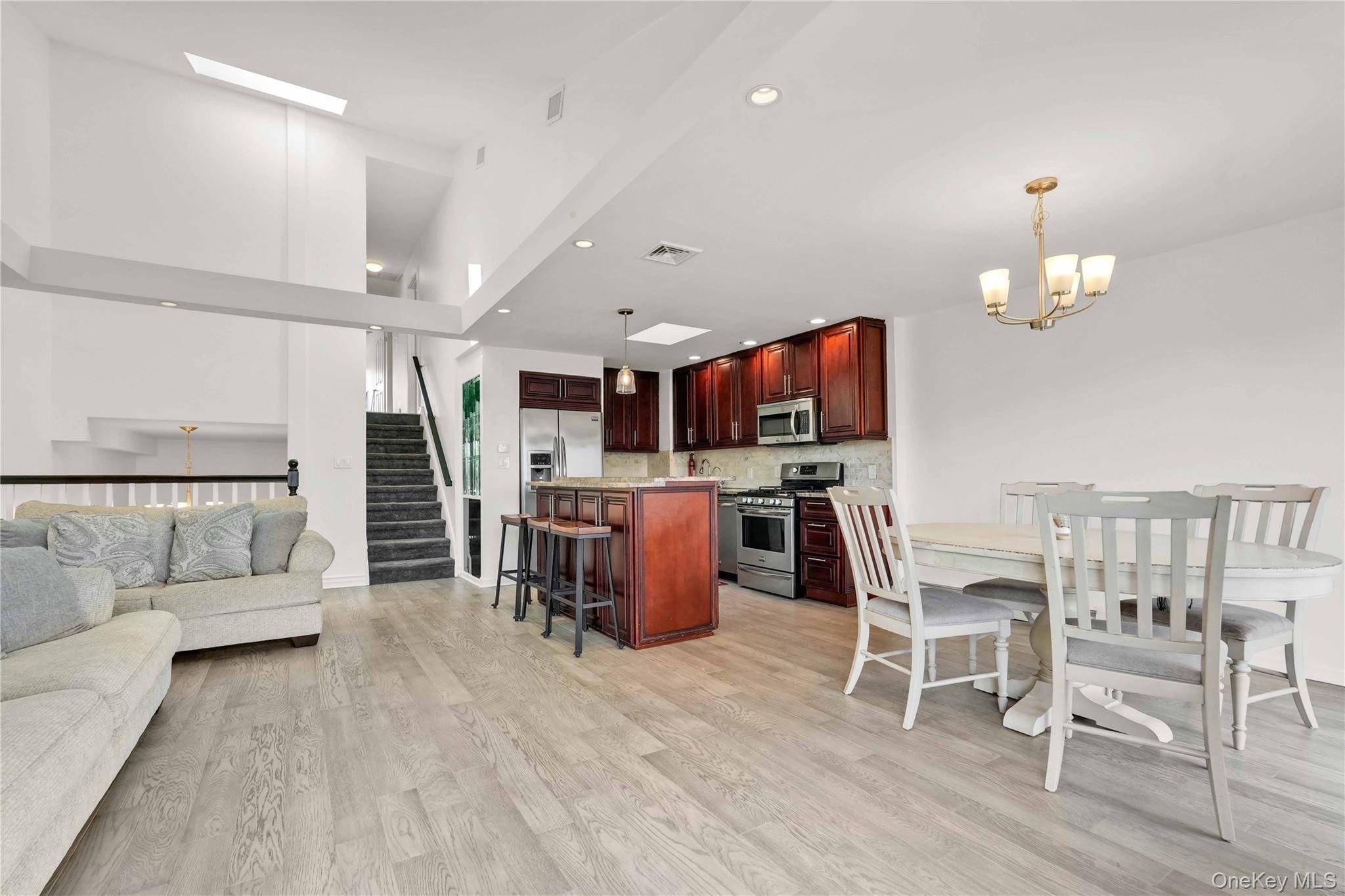 Apartamento com 3 Quartos à Venda em College Point - Nova Iorque - EUA - 2