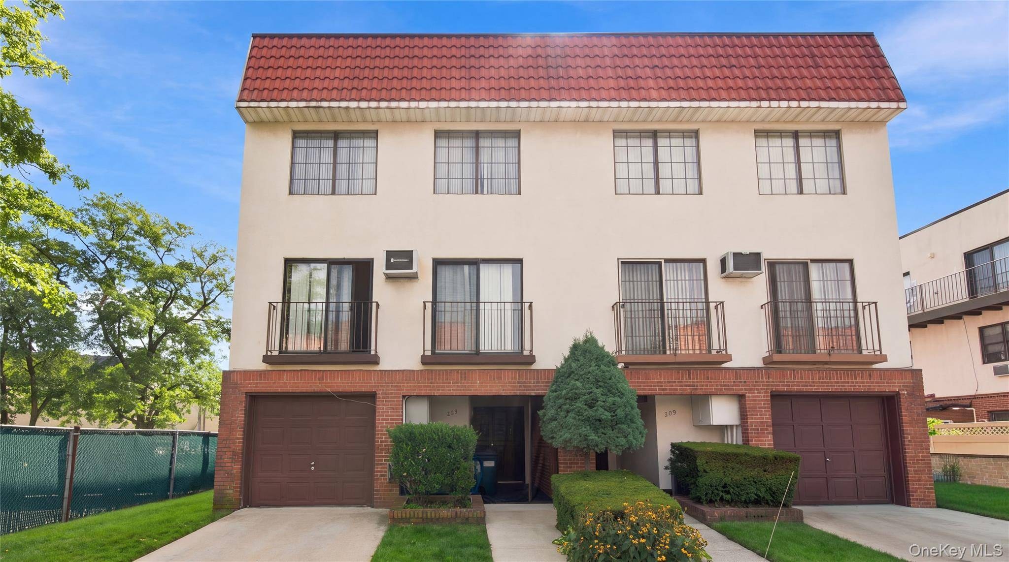 Apartamento com 3 Quartos à Venda em College Point - Nova Iorque - EUA - 1