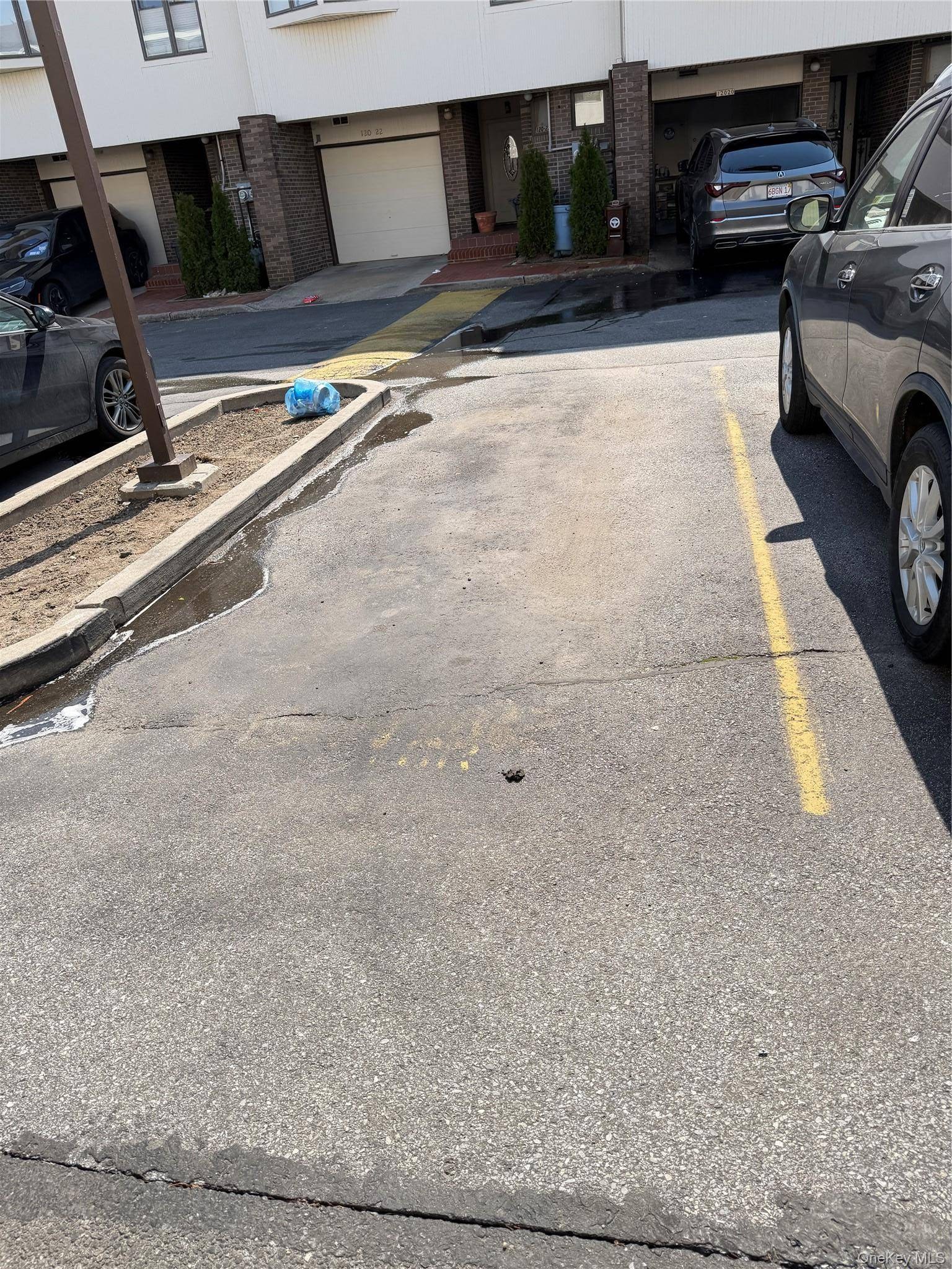 Apartamento com 3 Quartos à Venda em College Point - Nova Iorque - EUA - 2