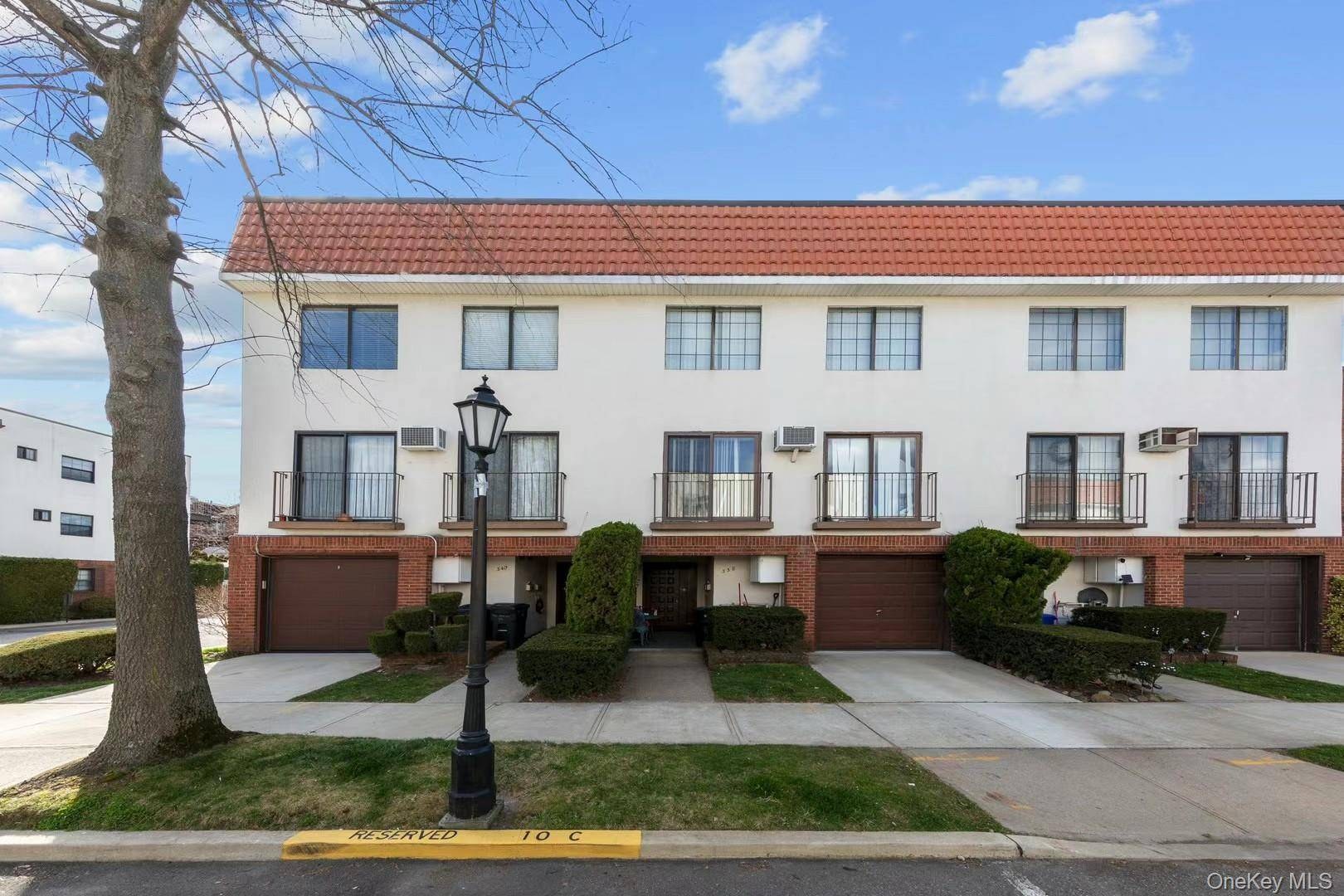 Apartamento com 3 Quartos à Venda em College Point - Nova Iorque - EUA - 1