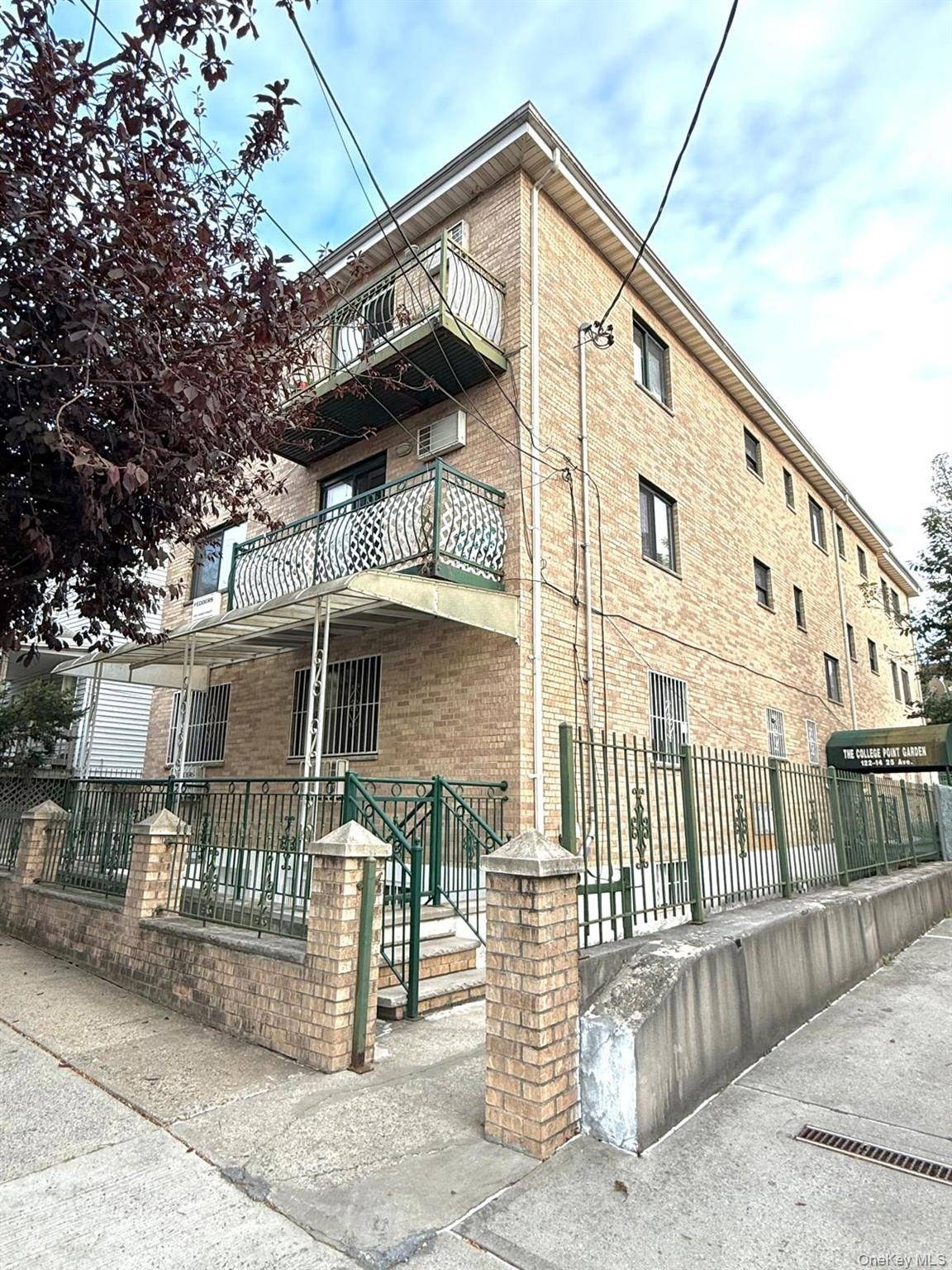 Apartamento com 3 Quartos à Venda em College Point - Nova Iorque - EUA - 1