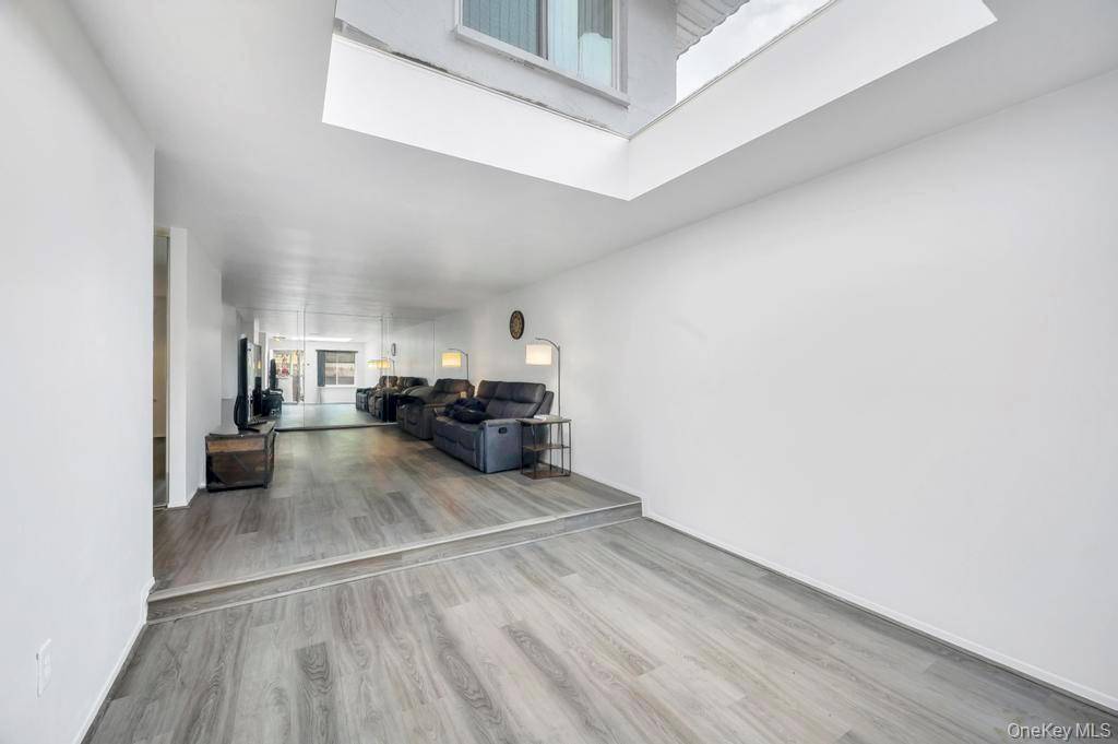Apartamento com 3 Quartos à Venda em Coram - Nova Iorque - EUA - 3
