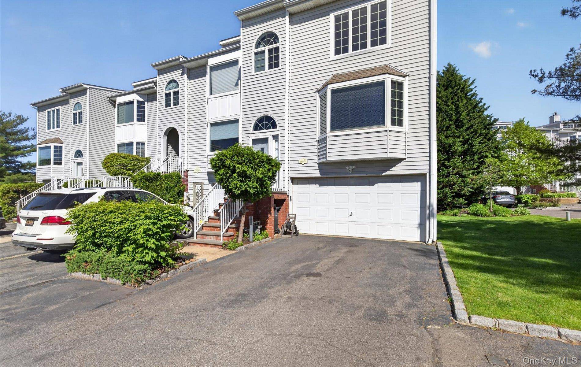 Apartamento com 3 Quartos à Venda em Douglaston - Nova Iorque - EUA - 1