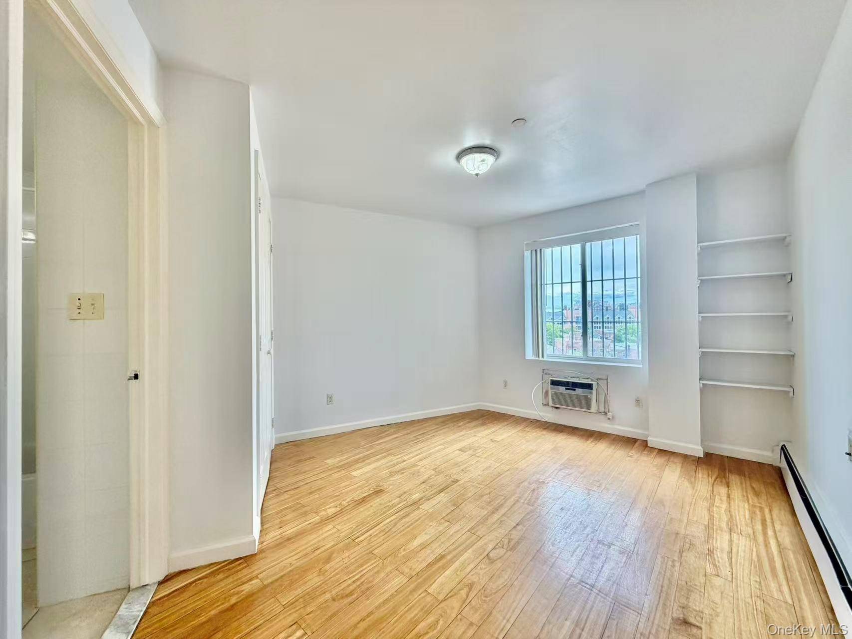3 Bedroom Home for Sale in Elmhurst - New York - USA - 2