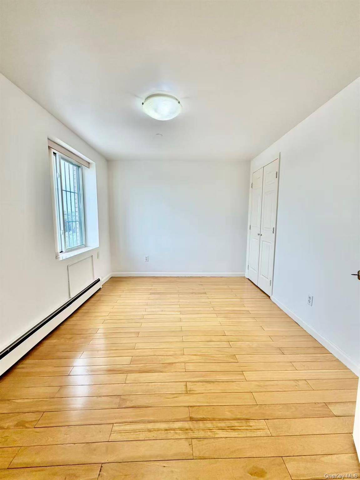 3 Bedroom Home for Sale in Elmhurst - New York - USA - 6