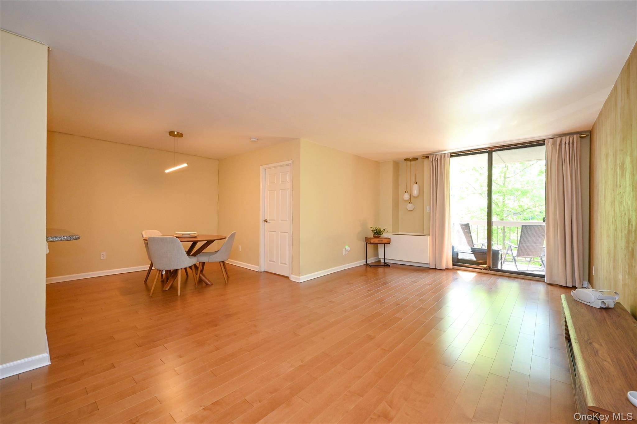 3 Bedroom Home for Sale in Fresh Meadows - New York - USA - 5