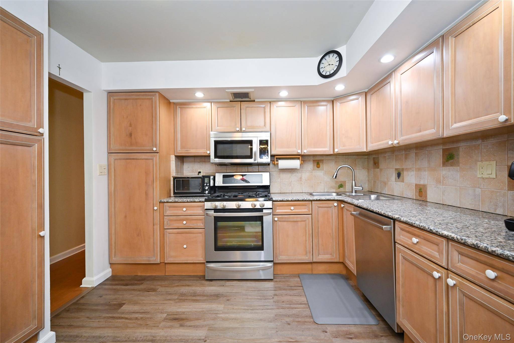 3 Bedroom Home for Sale in Fresh Meadows - New York - USA - 8