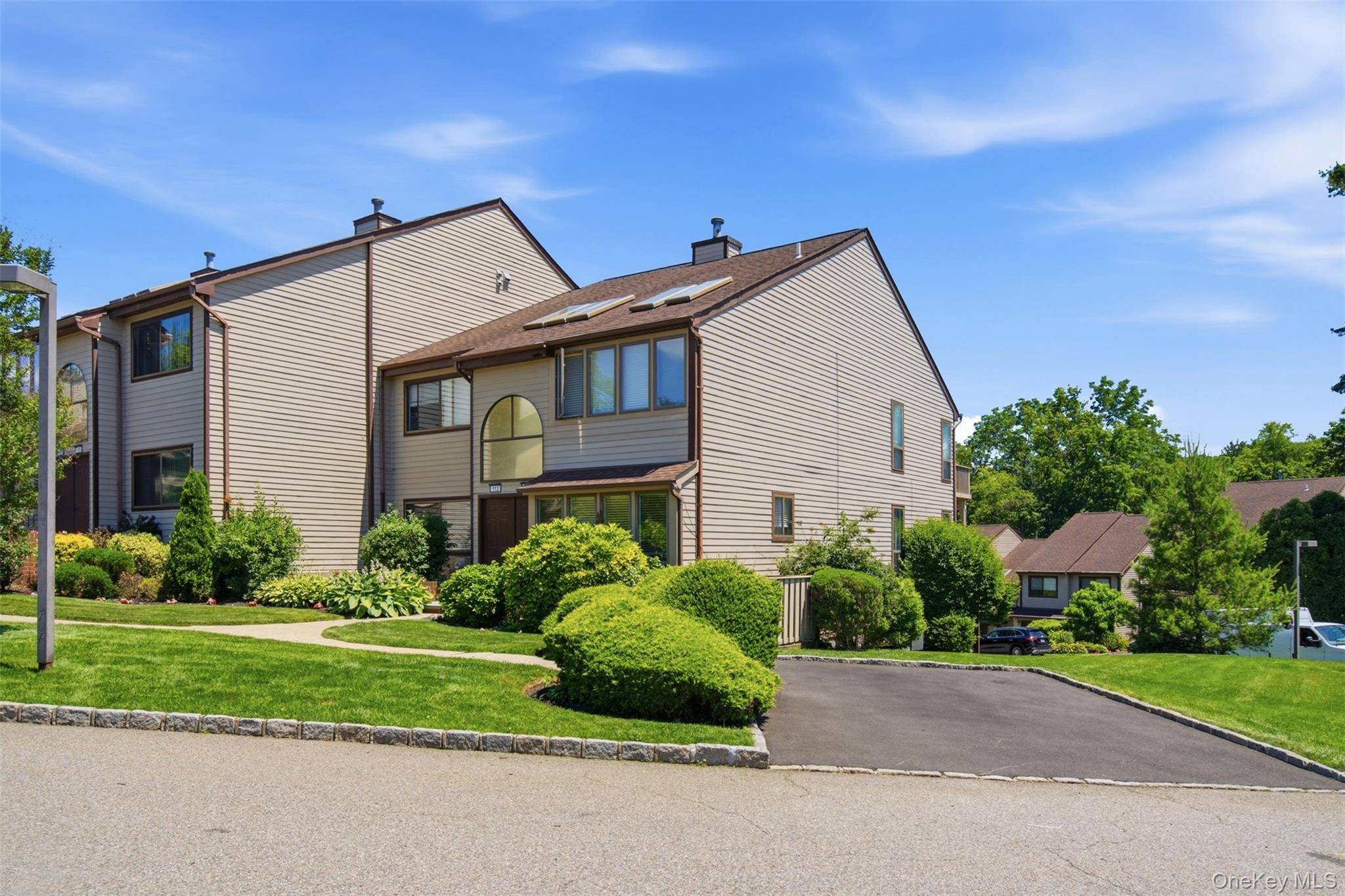 Apartamento de 3 Dormitorios en Venta en Glen Head, Nueva York, EE. UU. - 2