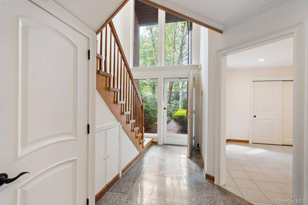 3 Bedroom Home for Sale in Jericho - New York - USA - 1