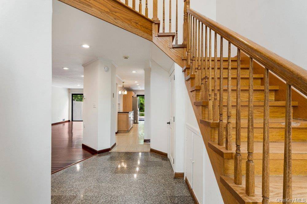 3 Bedroom Home for Sale in Jericho - New York - USA - 2