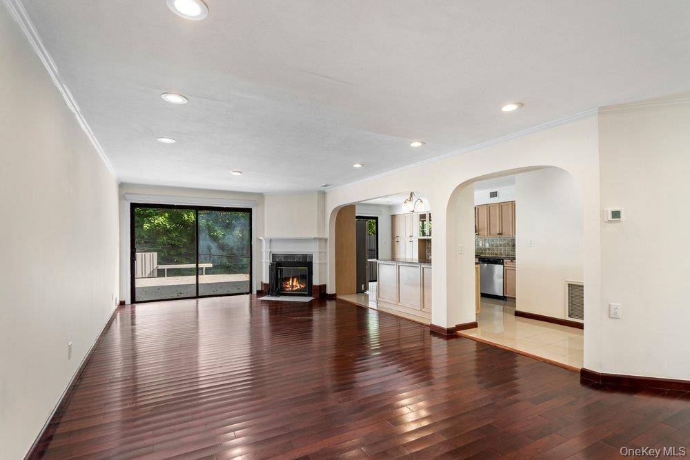 3 Bedroom Home for Sale in Jericho - New York - USA - 4