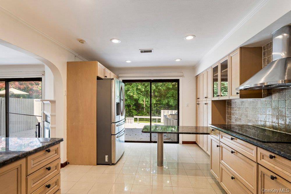 3 Bedroom Home for Sale in Jericho - New York - USA - 5
