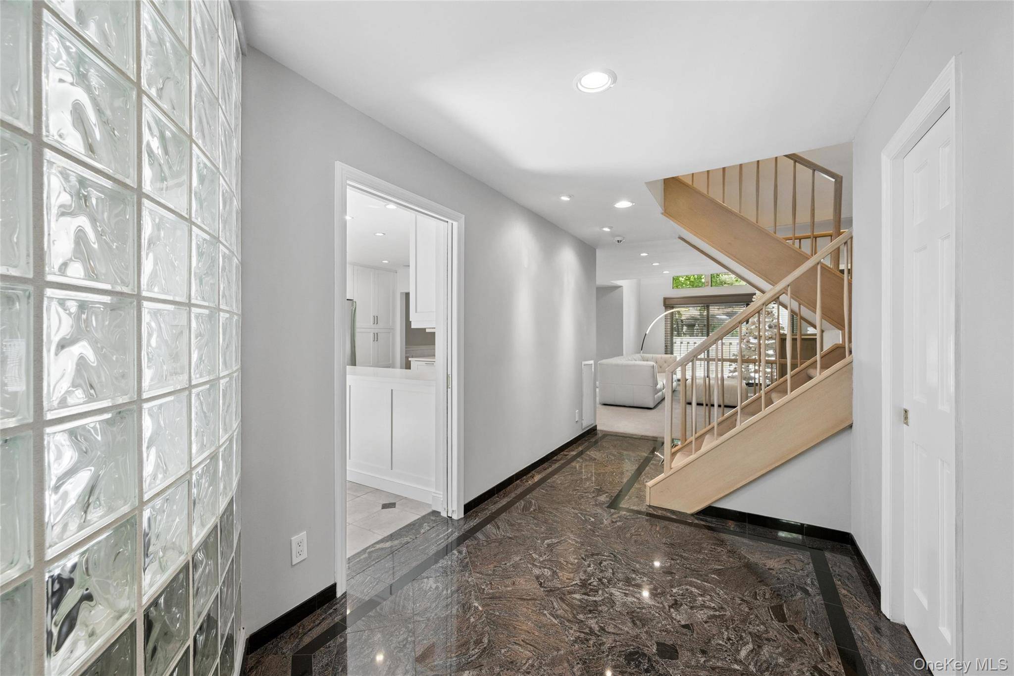 3 Bedroom Home for Sale in Jericho - New York - USA - 2