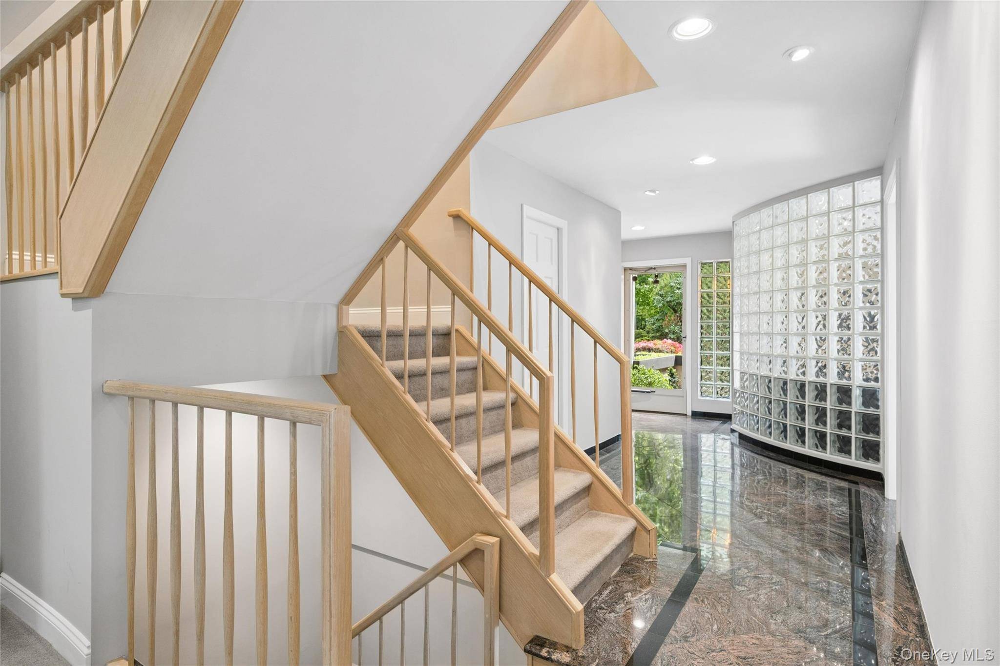 3 Bedroom Home for Sale in Jericho - New York - USA - 6