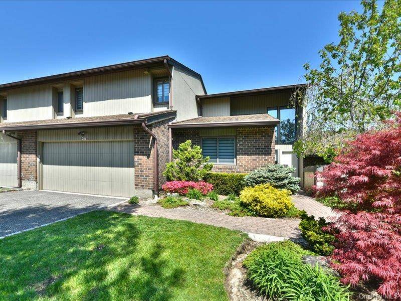 3 Bedroom Home for Sale in Jericho - New York - USA - 1