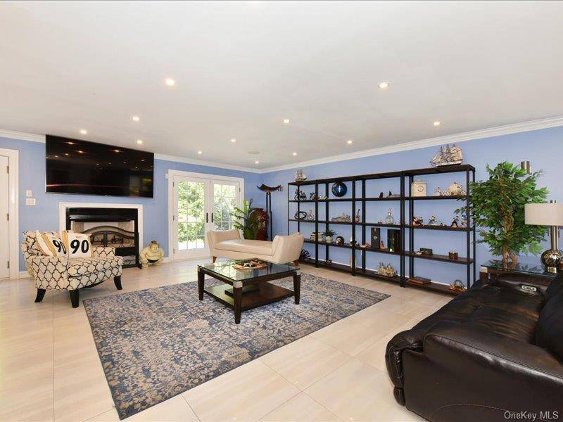3 Bedroom Home for Sale in Jericho - New York - USA - 4