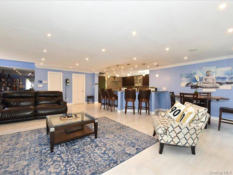 3 Bedroom Home for Sale in Jericho - New York - USA - 5
