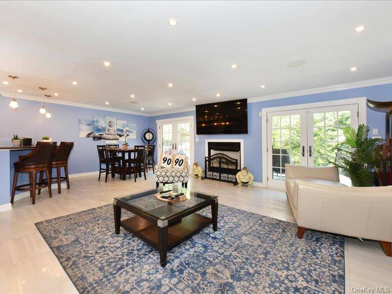3 Bedroom Home for Sale in Jericho - New York - USA - 6