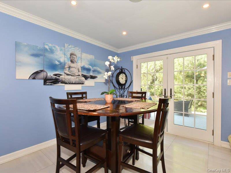 3 Bedroom Home for Sale in Jericho - New York - USA - 7